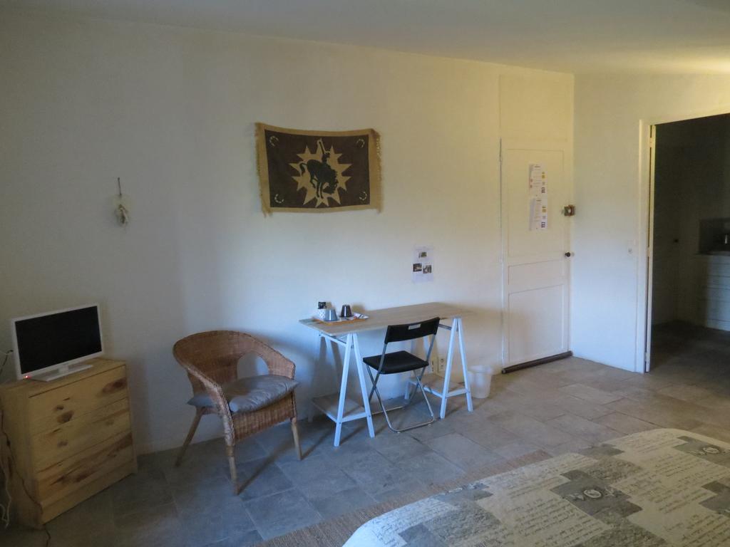 B&B Mas Les Lecques Beaucaire  Exterior foto
