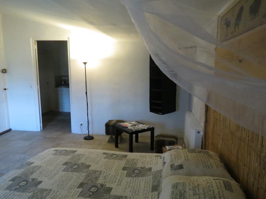 B&B Mas Les Lecques Beaucaire  Exterior foto