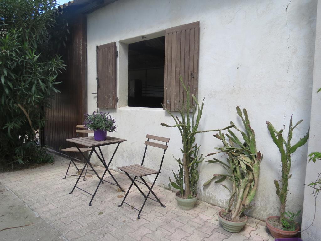 B&B Mas Les Lecques Beaucaire  Exterior foto