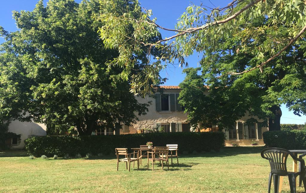 B&B Mas Les Lecques Beaucaire  Exterior foto